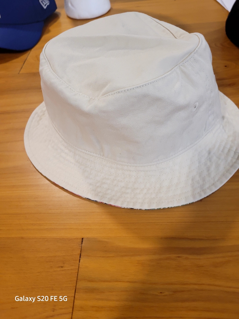 Houston Astros Tan Bucket Hat with Pink Embroidered Star Logo - Picture 2 of 3